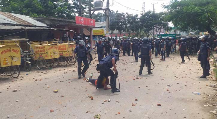 কুমিল্লায় ঢাকা-চট্টগ্রাম মহাসড়কে শিক্ষার্থীদের সঙ্গে পুলিশ-বিজিবির সংঘর্ষ